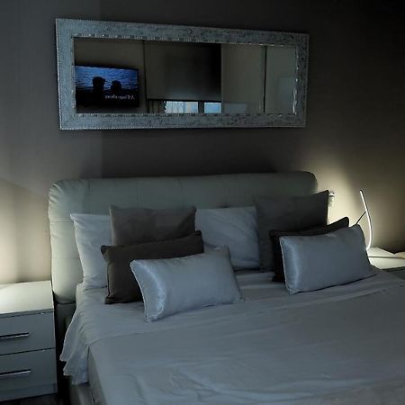 Entire Apartment , 2 Bedrooms Newly Remodeled Center Sitges Barcelona Buitenkant foto