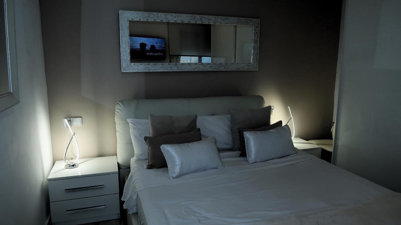 Entire Apartment , 2 Bedrooms Newly Remodeled Center Sitges Barcelona Buitenkant foto