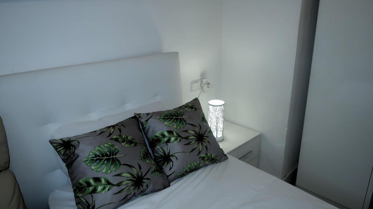 Entire Apartment , 2 Bedrooms Newly Remodeled Center Sitges Barcelona Buitenkant foto