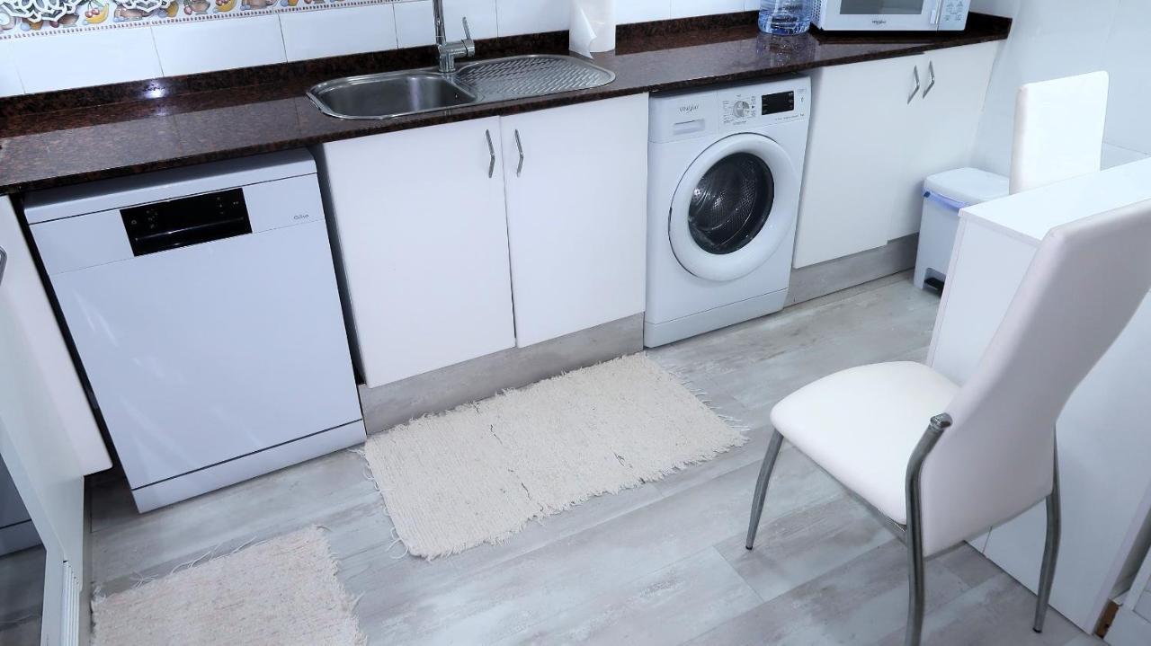 Entire Apartment , 2 Bedrooms Newly Remodeled Center Sitges Barcelona Buitenkant foto